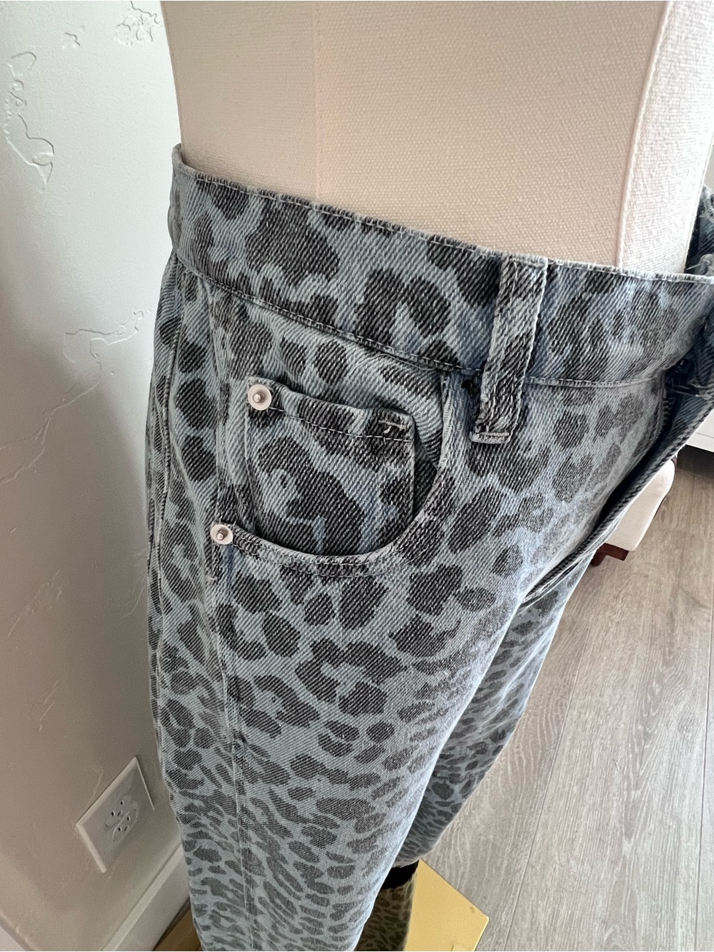 entro Light Blue Leopard-Print Wide Leg Pants - Picture 3 of 5